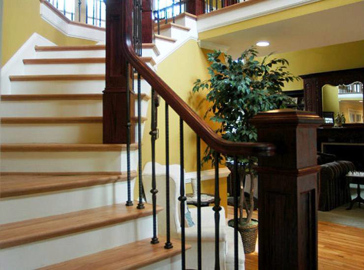 Straight Handrail on Winding Stairway Straight Handrail on Winding Stairway