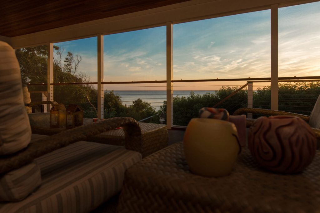 Entertainment Spaces with Cable Railing Systems Entertainment Spaces with Cable Railing Systems