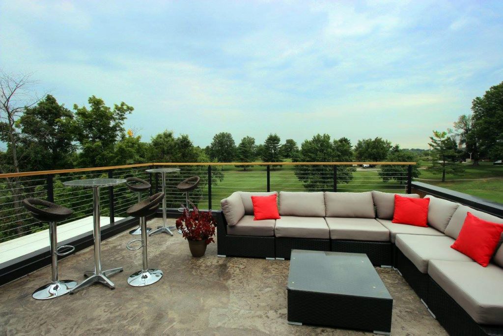 Entertainment Spaces & Cable Railing Entertainment Spaces & Cable Railing