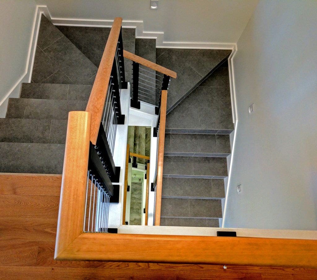 Angle Foot Posts on Kneewall Angle Foot Posts on Kneewall