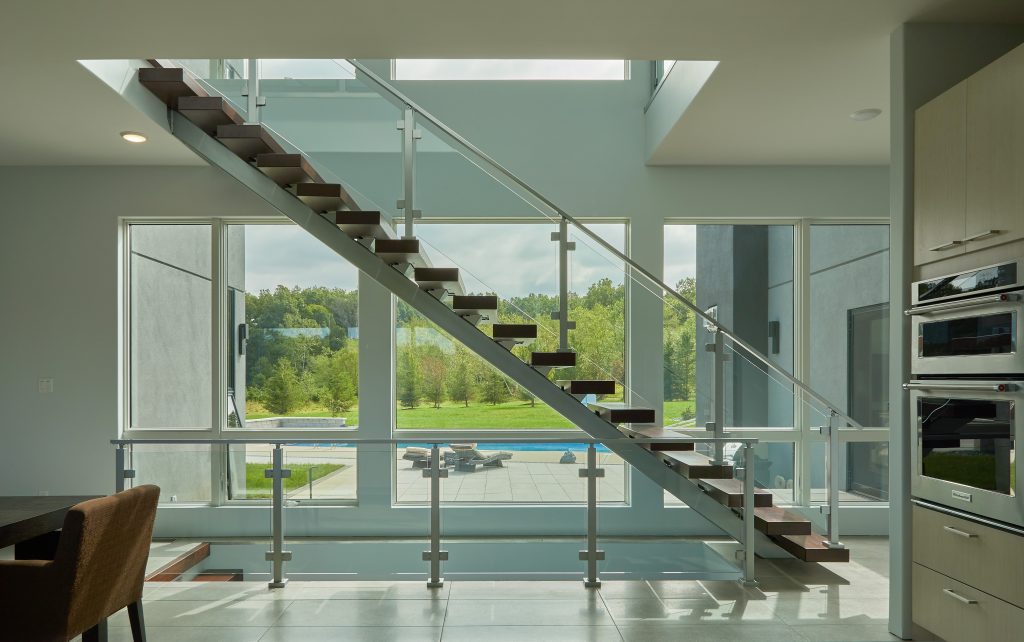 Sppedboat Silver Floating Stair and Glass Railing Sppedboat Silver Floating Stair and Glass Railing